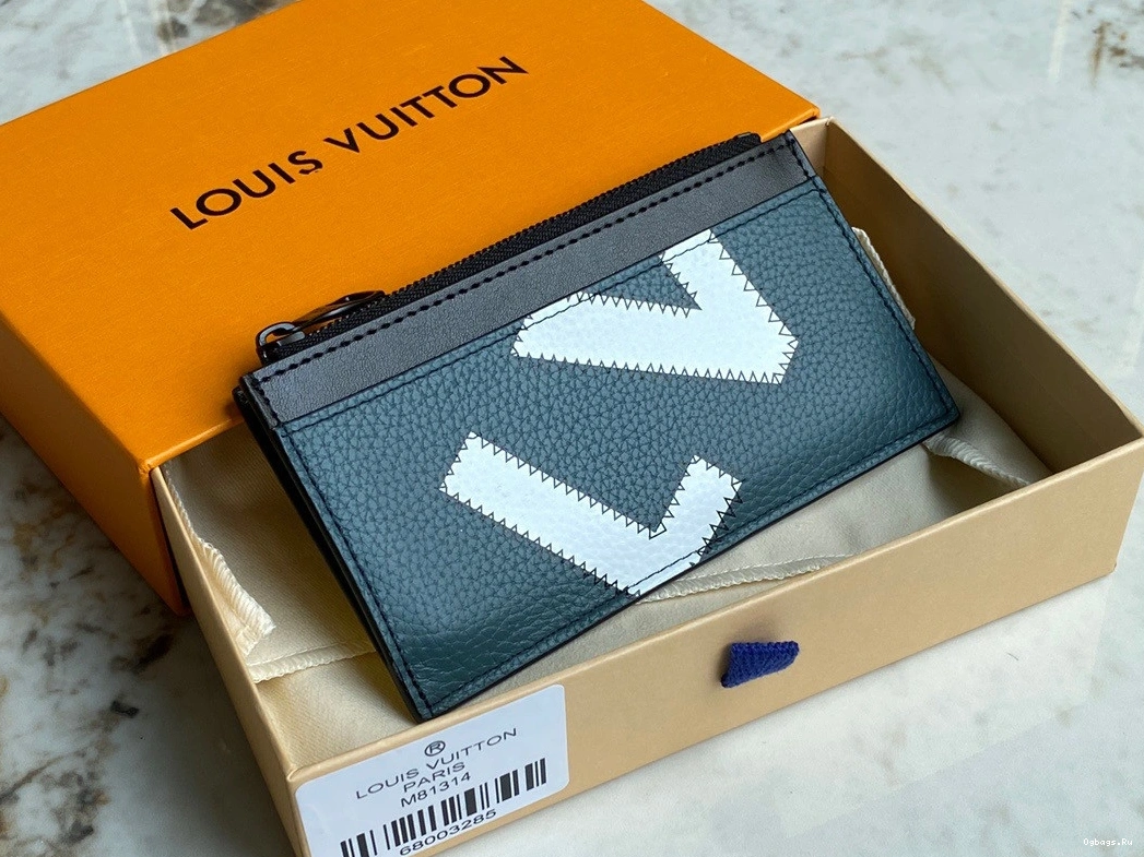 CC LOUIS VUITTON HOLDER 0213